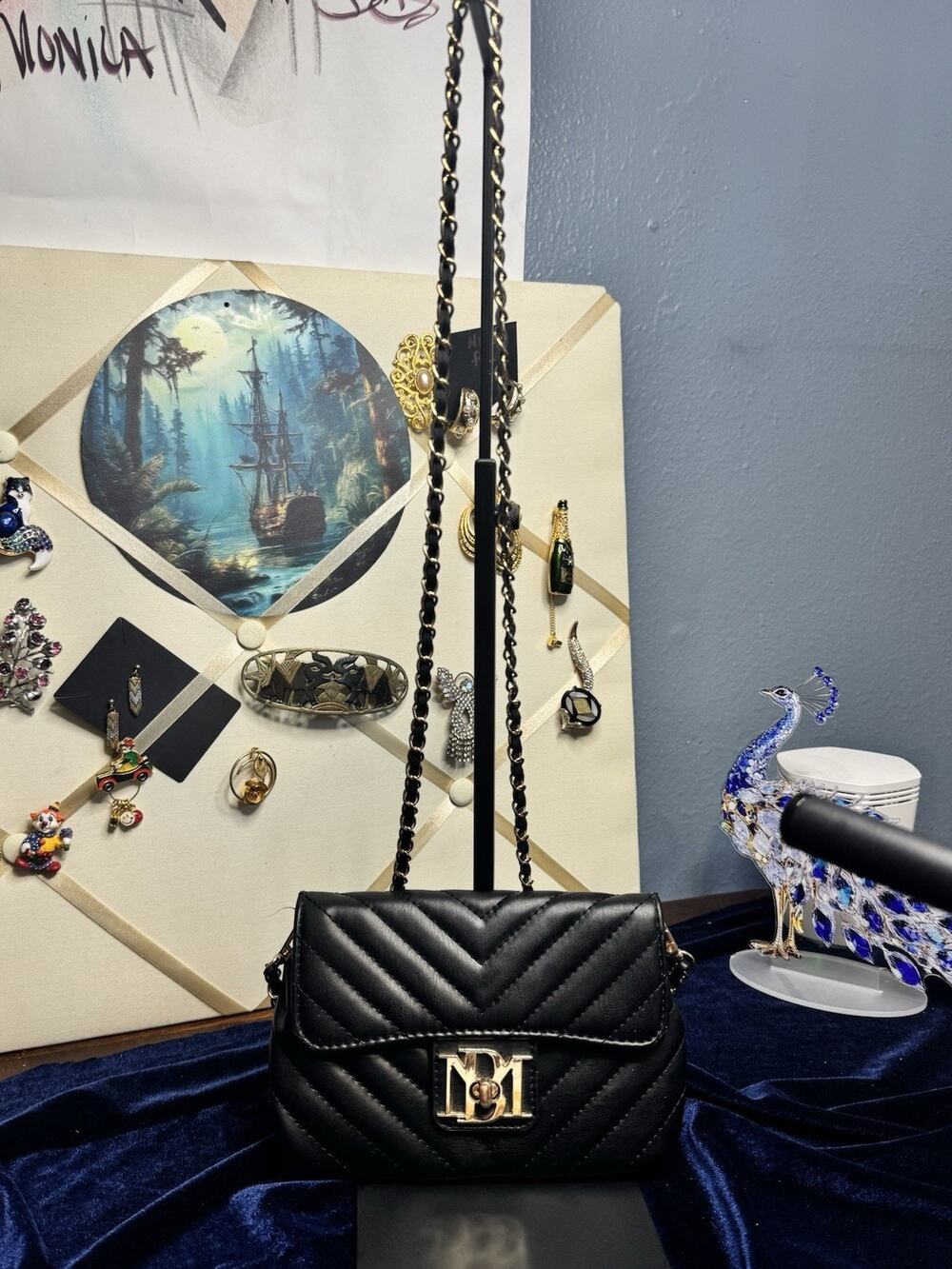 Badgley Mischka Black Chevron Quilted Crossbody Bag Gold Chain 8x6